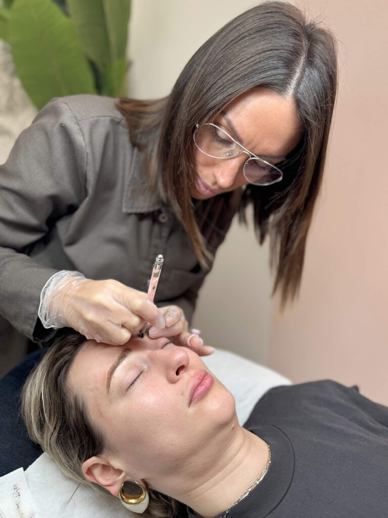 Cejas perfectas con Microblanding